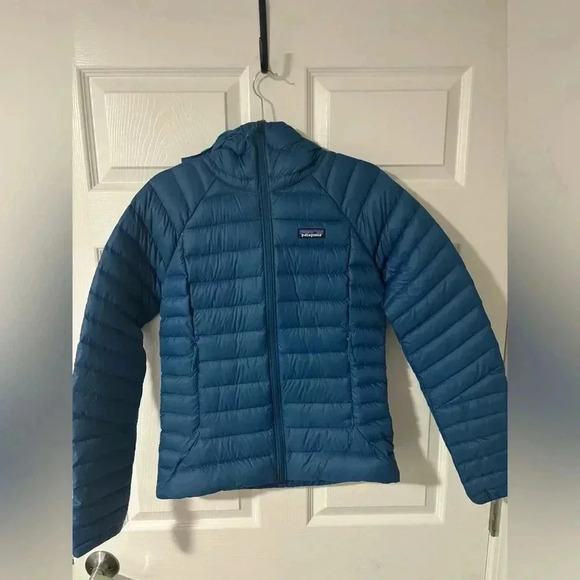 Patagonia Women’s Sweater Hoody - Picture 3 of 6